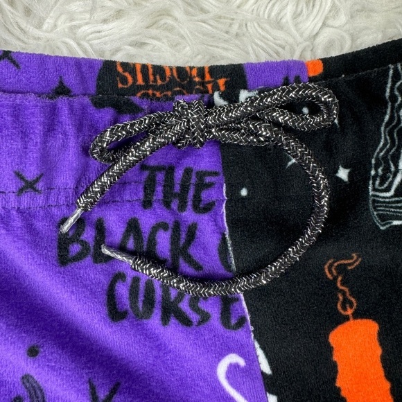 Woman’s Disney Hocus Pocus Fleece Jogger Pajama Pants - Picture 5 of 5